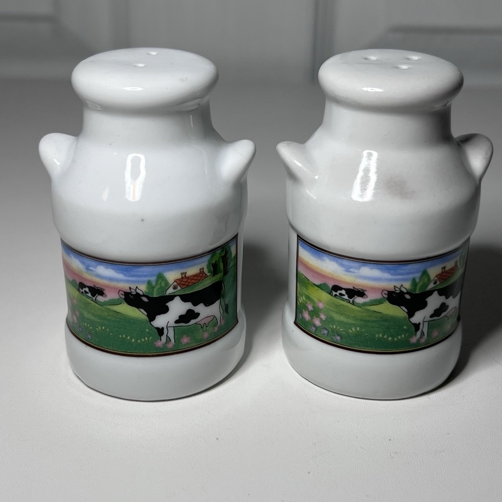 Milk Can Dairy Farm with Cows Salt and‎ Pepper Shaker Set Ceramic Vintage 1990s